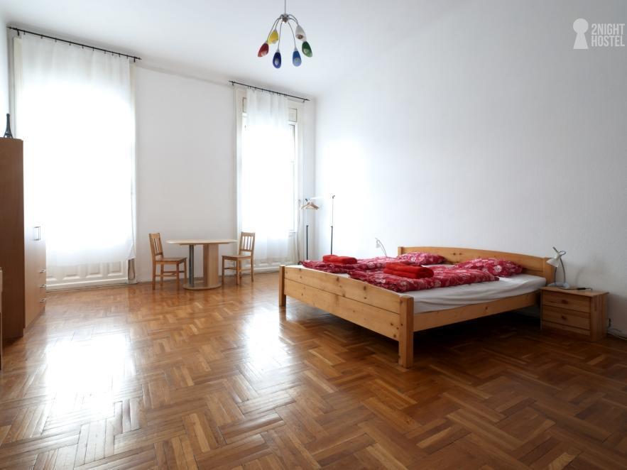 2Night Hostel Budapest Exteriör bild