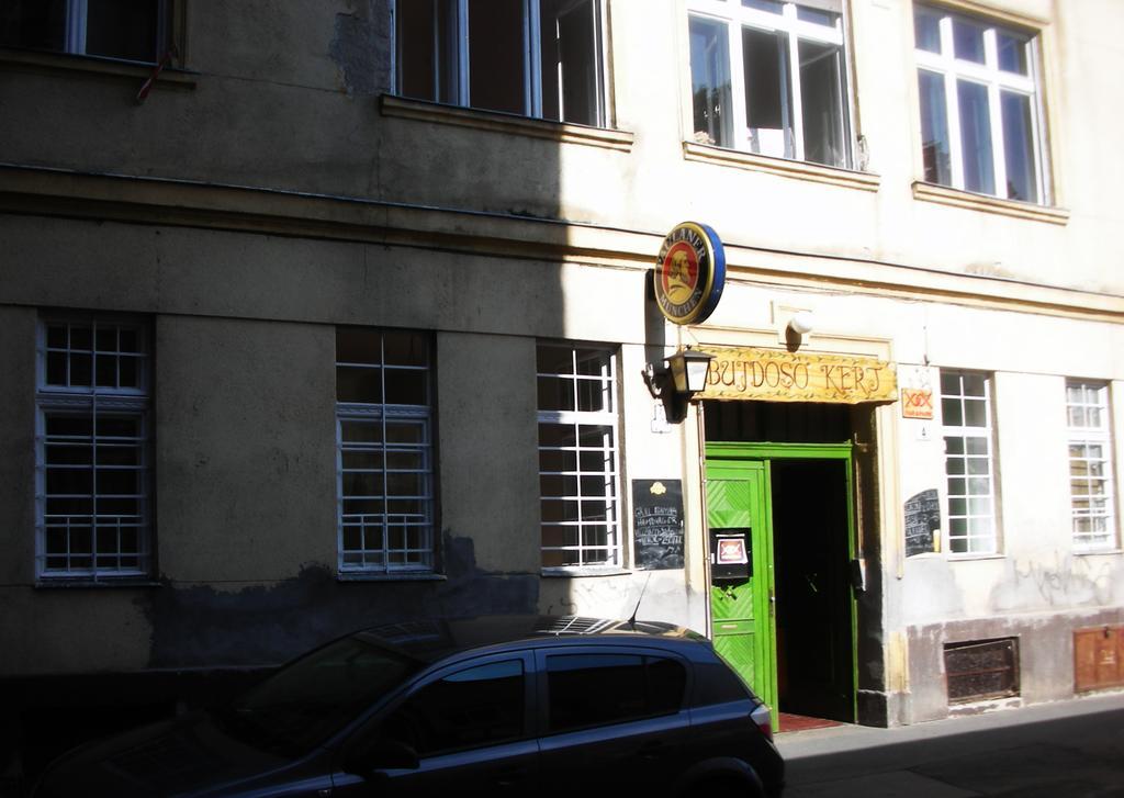 2Night Hostel Budapest Exteriör bild