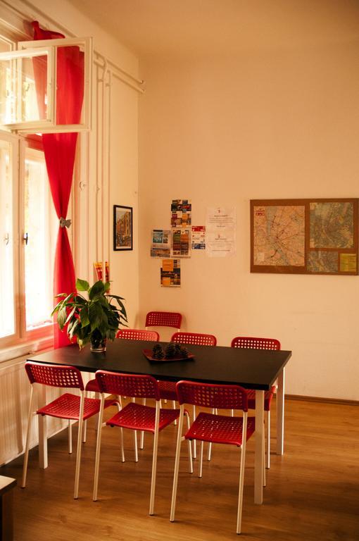 2Night Hostel Budapest Exteriör bild