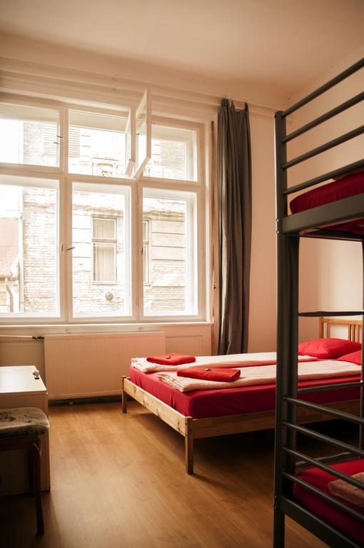 2Night Hostel Budapest Exteriör bild